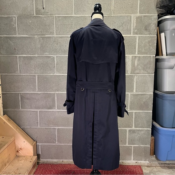 Burberry trench coat. - Picture 6 of 14